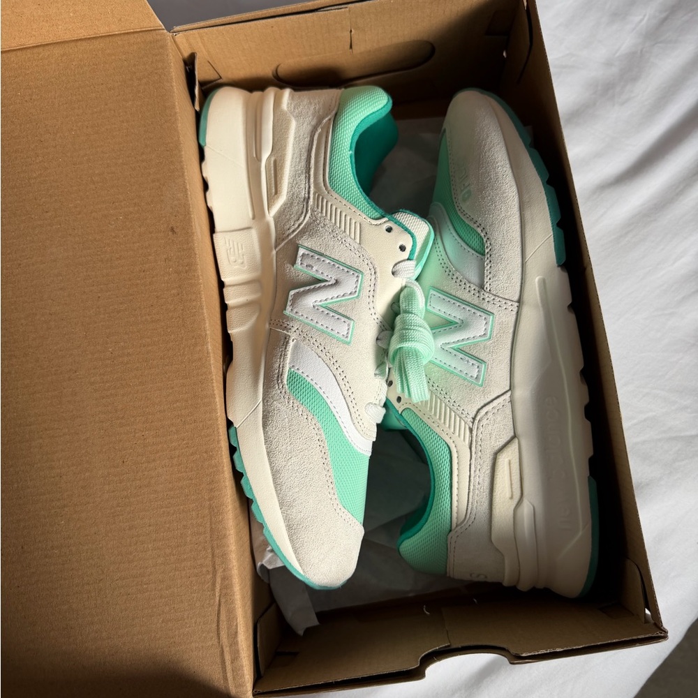 FIGS | New Balance 997R